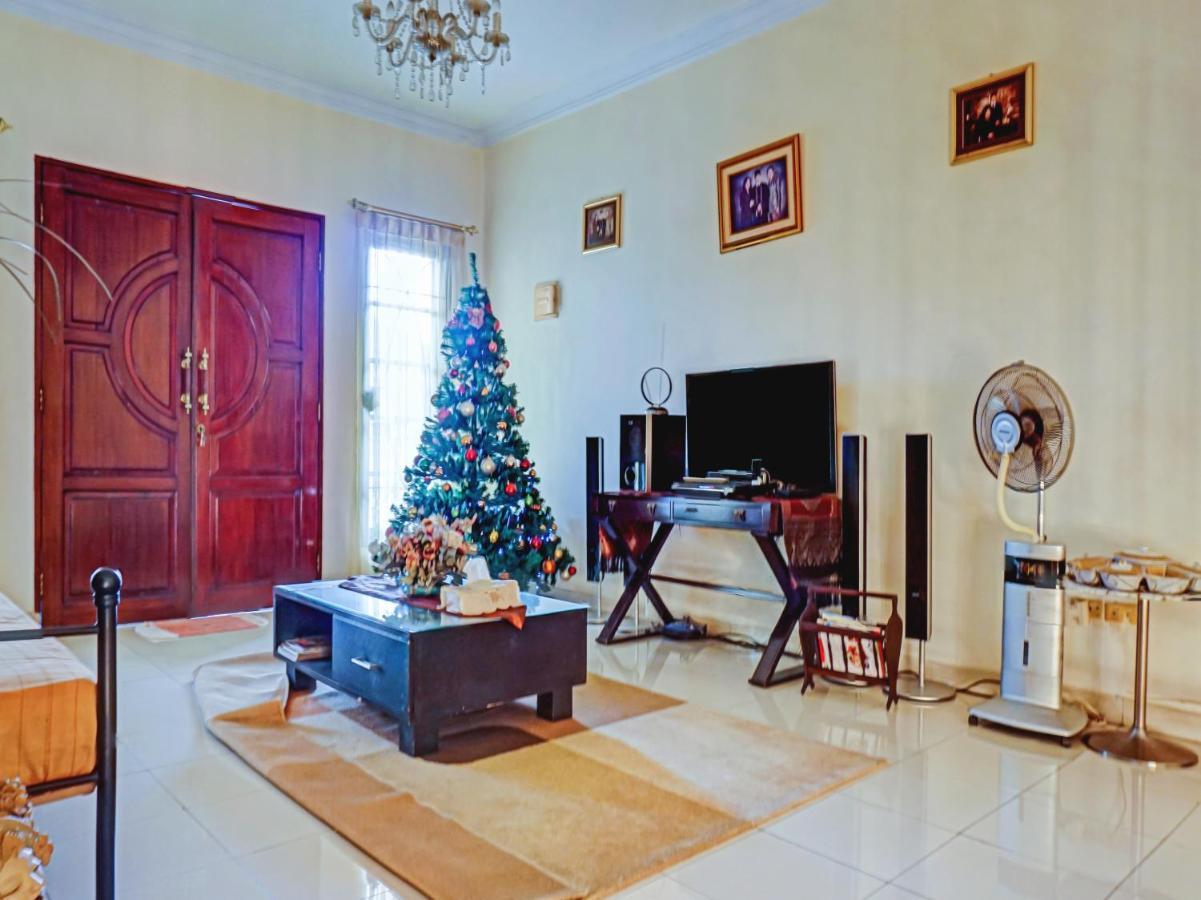 Spot On 90295 Simprug Residence Джакарта Екстер'єр фото